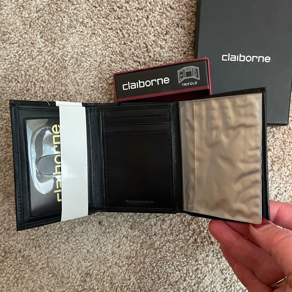 Claiborne Mens wallet  NWT